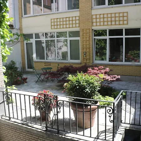 Arthur And James Bed & Breakfast Antwerp